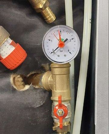 Manometer på centralvarmeanlægget